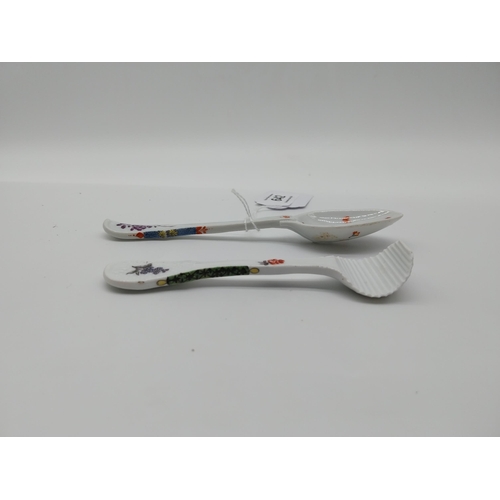 642 - Unmarked Meissen child�s spoon {14 cm L} and  food pusher {11 cm } decorated with hand painted flowe... 