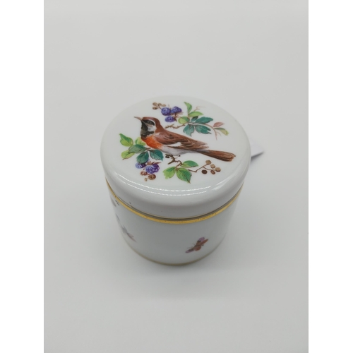 647 - 19th C. Meissen lidded trinket box decorated with hand painted flowers, foliage, birds and gilded ri... 