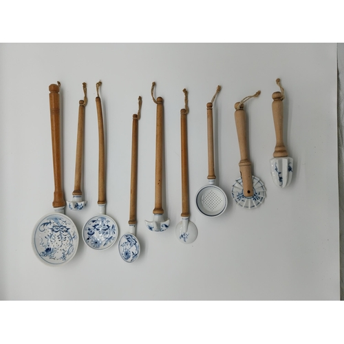 676 - Set of eight wooden handled unmarked Meissen style blue and white Onion patterned ceramic kitchen ut... 