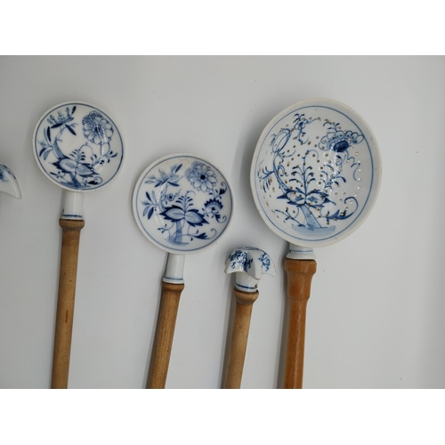 676 - Set of eight wooden handled unmarked Meissen style blue and white Onion patterned ceramic kitchen ut... 