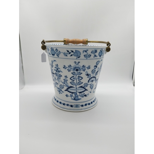 677 - 20th C. Meissen blue and white Onion Pattern ice bucket with wooden and brass handle. {49cm H x 33 c... 