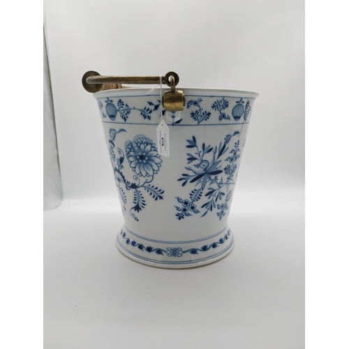 677 - 20th C. Meissen blue and white Onion Pattern ice bucket with wooden and brass handle. {49cm H x 33 c... 