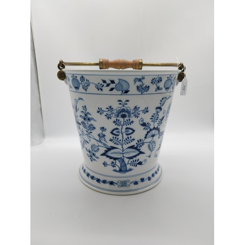 677 - 20th C. Meissen blue and white Onion Pattern ice bucket with wooden and brass handle. {49cm H x 33 c... 