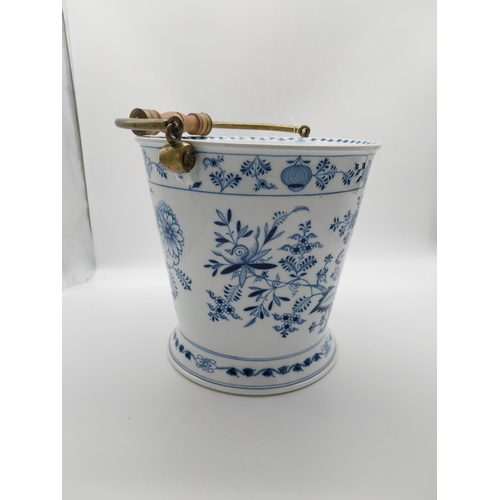 677 - 20th C. Meissen blue and white Onion Pattern ice bucket with wooden and brass handle. {49cm H x 33 c... 