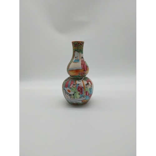 681 - Oriental ceramic onion vase. {17 cm H x 9 cm Dia.}.