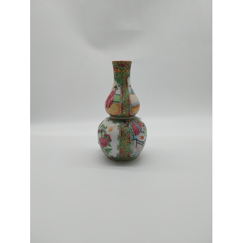 681 - Oriental ceramic onion vase. {17 cm H x 9 cm Dia.}.