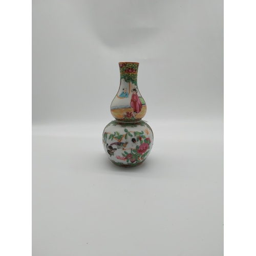 681 - Oriental ceramic onion vase. {17 cm H x 9 cm Dia.}.