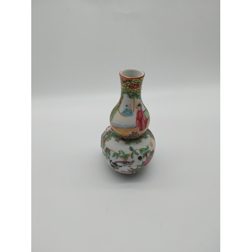 681 - Oriental ceramic onion vase. {17 cm H x 9 cm Dia.}.