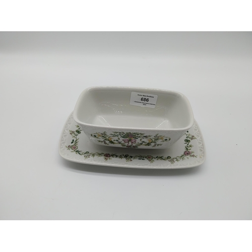 686 - Two miscellaneous lot of ceramics.  Villeroy and Bosch butter dish [14 cm H} and Old Foley lidded ja... 