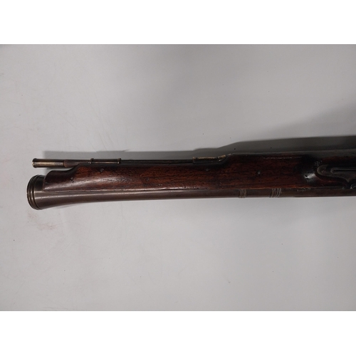 722 - Flintlock blunderbuss with brass barrel stamped Omagh Mail and ramrod. Stamped Murphy Dublin. {87 cm... 