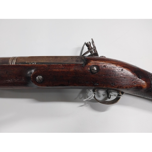 722 - Flintlock blunderbuss with brass barrel stamped Omagh Mail and ramrod. Stamped Murphy Dublin. {87 cm... 