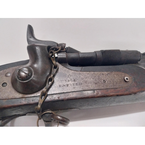 732 - 1864 Enfield Rifle with rolling block percussion cap rifle. {140 cm L}.