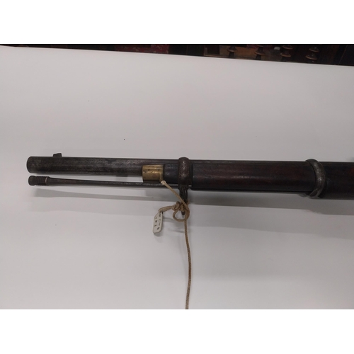 734 - 1870 Tower Gun with rolling block percussion capped rifle with original ramrod. {100 cm L}.