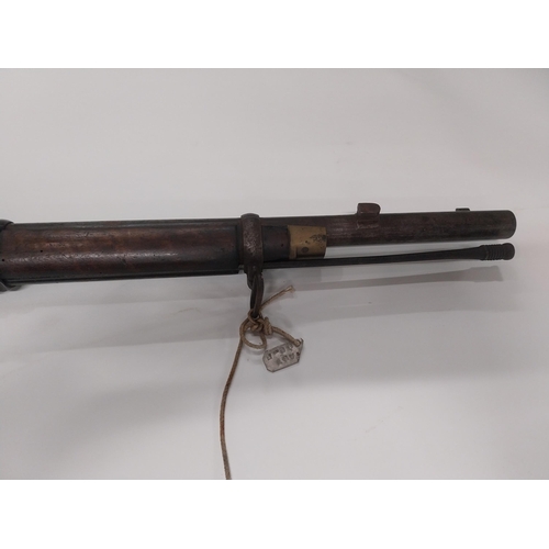 734 - 1870 Tower Gun with rolling block percussion capped rifle with original ramrod. {100 cm L}.