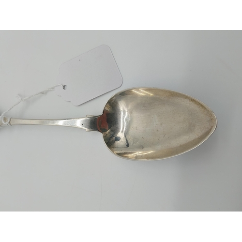 746 - Irish silver serving spoon. Hallmarked in Dublin 1811. Maker: George Nangle/ Nagle. Wt: 70grms. {23 ... 