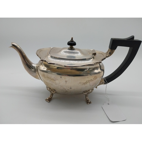 751 - English silver teapot and sugar bowl. Hallmarked in Birmingham 1922. Makers Mappin & Webb. Approx. t... 