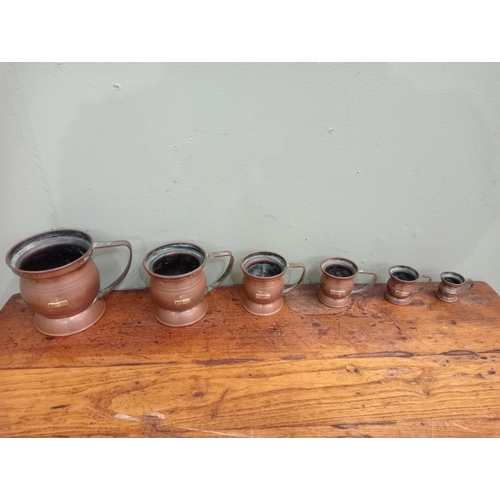 200A - Set of six graduated copper tankards , 1 Quart, 1 pint, 1/2 pint , 1 gill, 1/2 gill, 1/4 gill H 13cm... 