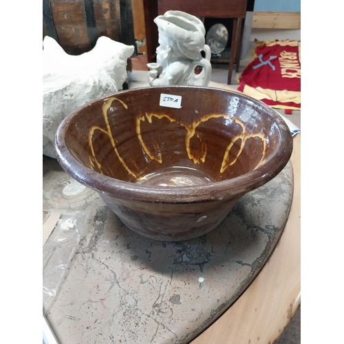 550A - 19th C. Coalisland slipware crock. {15 cm H x 41 cm Dia.}.