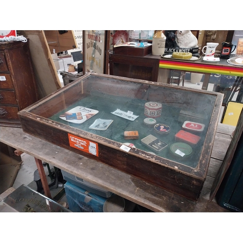 594 - Early 20th C. mahogany and glass counter display cabinet. {20 cm H x 92 cm W x 65 cm D}.