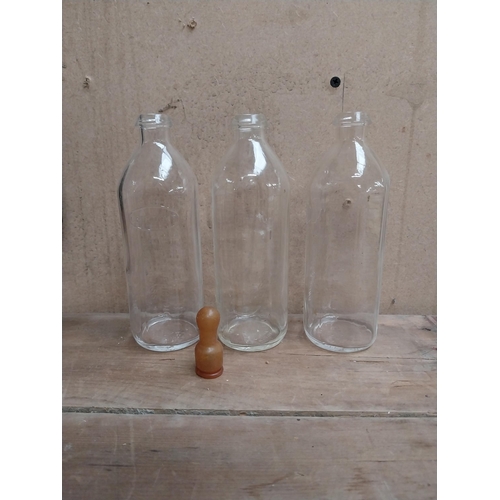 65 - Two Griptight baby bottles in original box. {18 cm H x 6 cm W x 6 cm D}.