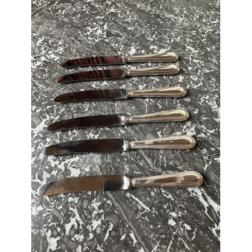 1016 - Set of six English silver dessert knives, bead pattern. Hallmarked in Sheffield 1975. Makers: Willia... 