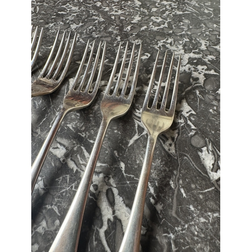 1018 - Set of six English silver dessert forks, Hanoverian pattern. Hallmarked in Shefffield 1904 - 05 { 1 ... 