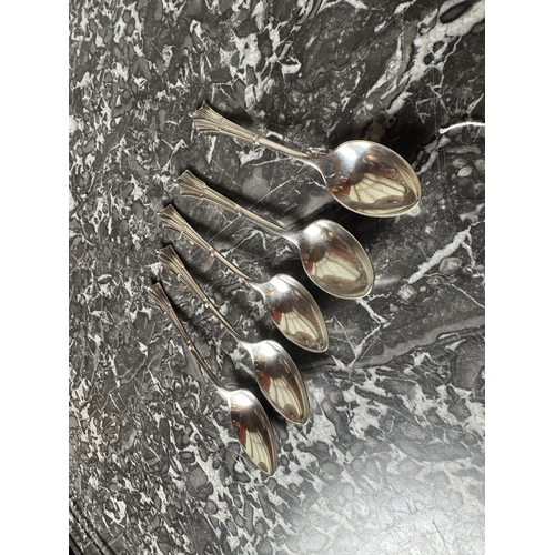 1026 - Set of five English silver coffee spoons, Albany pattern. Hallmarked in Sheffield   { 1 } 1920 - 21,... 