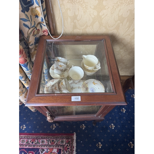 132 - Edwardian mahogany floor display cabinet with single glazed door raised on cabriole legs {84 cm H x ... 