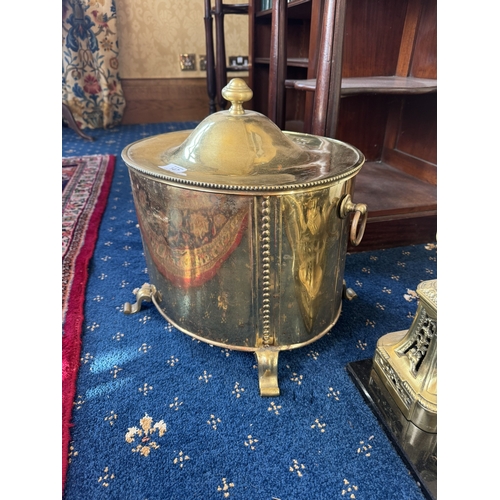 147 - Good quality Edwardian brass coal scuttle. {36 cm H x 40 cm W x 30 cm D}.