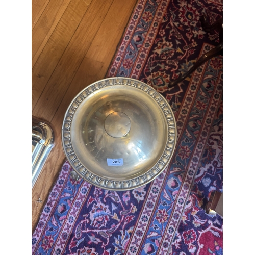 285 - Edwardian embossed brass lidded coal bucket. {43 cm H x 28 cm Dia.}.