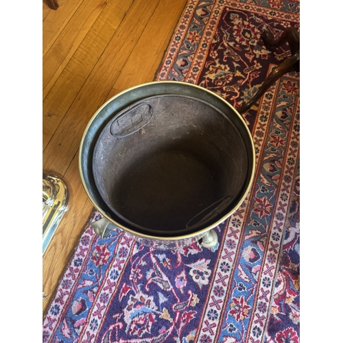 285 - Edwardian embossed brass lidded coal bucket. {43 cm H x 28 cm Dia.}.