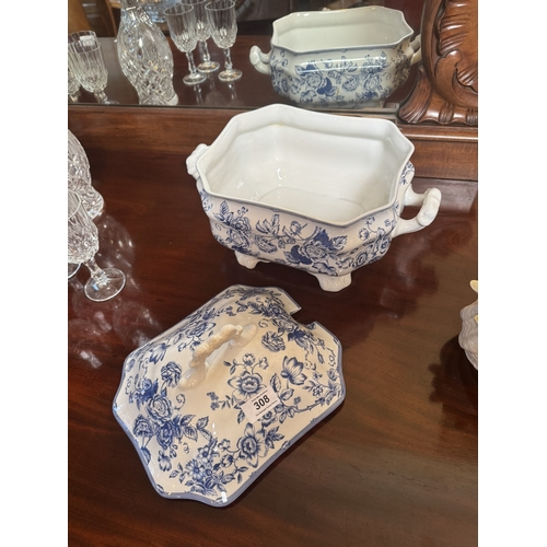 308 - Blue and white Spode ceramic tureen. {28 cm H x 36 cm W x 34 cm D}.