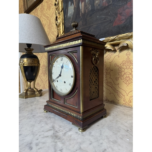 372 - Good quality Regency mahogany and brass bracket clock with enamel dial {47 cm H x 28 cm W x 20 cm D}... 