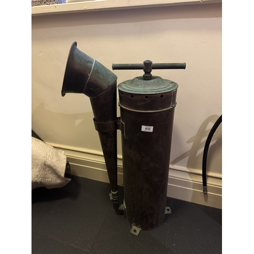 432 - Early 20th C. copper fog horn {89 cm H x 40 cm W x 25 cm D}.