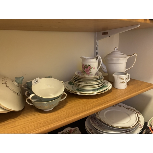 437 - Miscellaneous lot of bone china dinnerware including Royal Doulton, Alfred Meakin etc