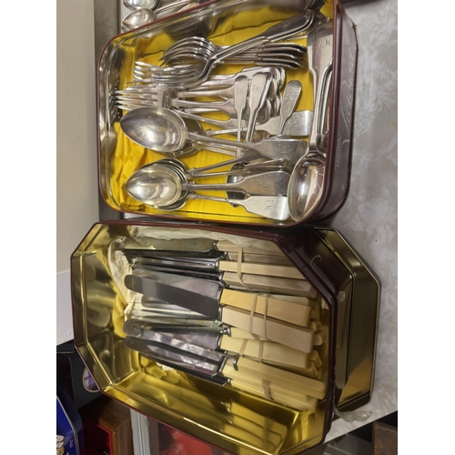 471 - Large collection of miscellanous EPNS forks, knives and spoons.