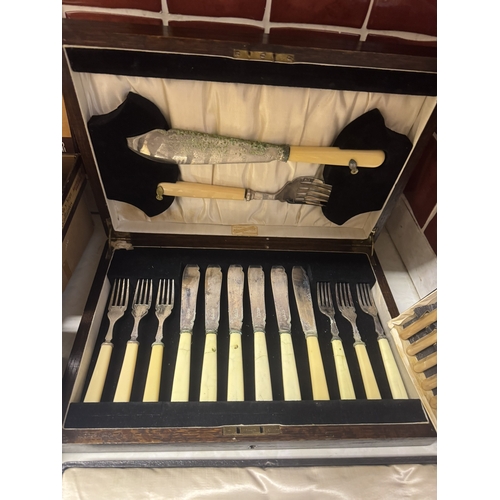 477 - Two cased silver plate fish knife and fork set and cased set of knives.