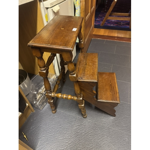 480 - Good quality mahogany metamorphic library ladder in the Victorian style. {76 cm H x 50 cm W x 57 cm ... 