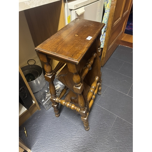 480 - Good quality mahogany metamorphic library ladder in the Victorian style. {76 cm H x 50 cm W x 57 cm ... 