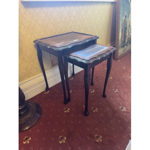 530 - Nest of two mahogany tables, in the Victorian style. {52 cm H x 45 cm W x 34 cm D}.