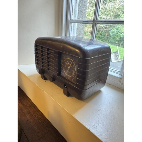 537 - 1950's bakelite Strand radio. {26 cm H x 40 cm W x 21 cm D}.