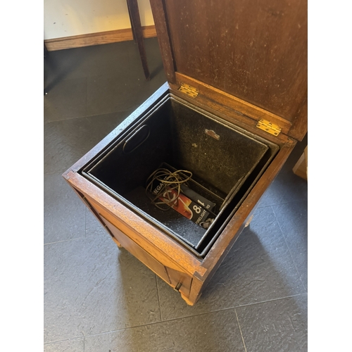 540 - Edwardian mahogany coal locker. {47 cm H x 35 cm W x 36 cm D}.