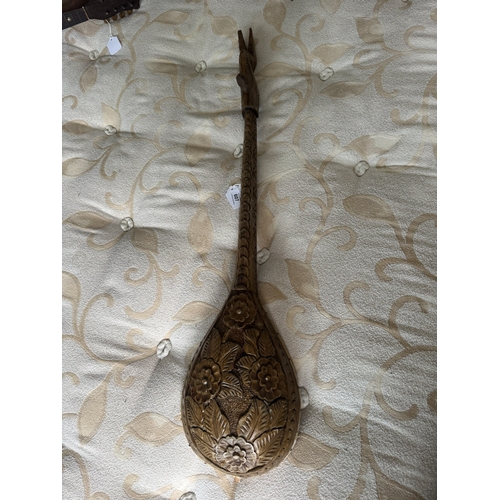 607 - Greek bouzouki. { 93cm L }.