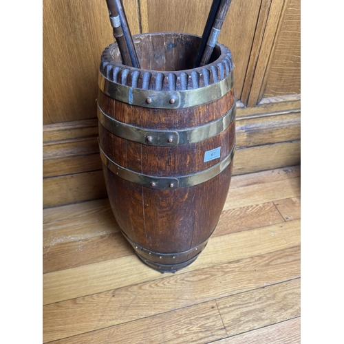 61 - Good quality Edwardian oak brass bound stick stand, in the form of a barrel. { 63cm H X 32cm Dia }.