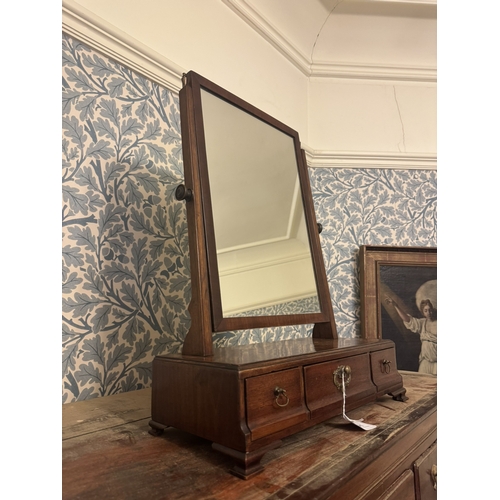 691 - Georgian mahogany dressing table mirror with three drawers in the frieze, raised on bracket feet. { ... 