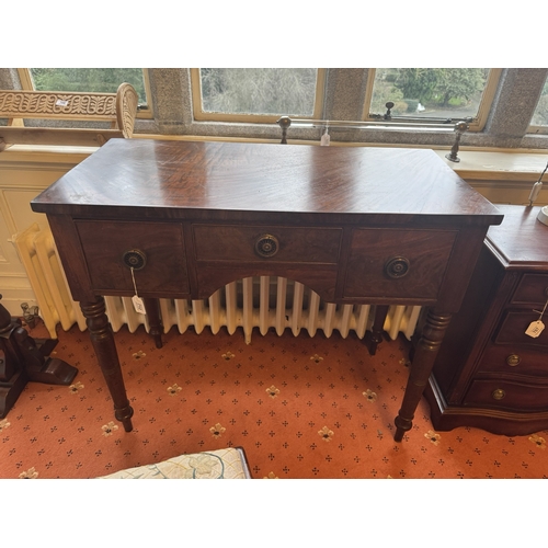 712 - Georgian mahogany kneehole desk, the short centre drawer flanked by two deep drawers, raised on turn... 