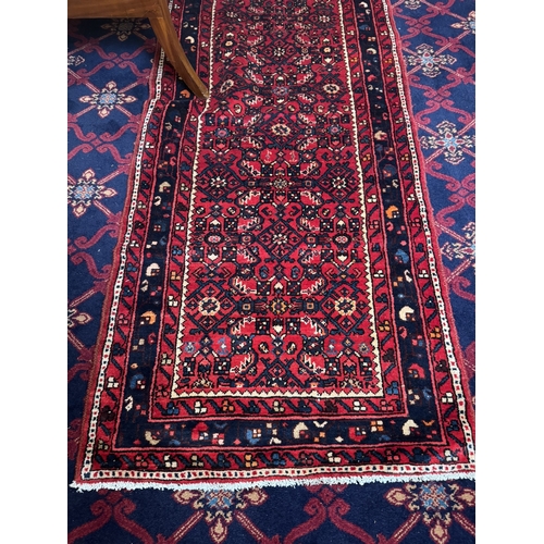 761 - Good quality Hosseimabad hand knotted pure wool carpet runner. { 410cm L X 87cm W }.