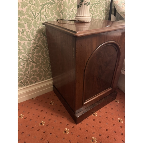 855 - Pair of 19th C. Mahogany bedside cabinets with single doors, raised on plinth bases. {77 cm H x 55 c... 