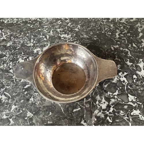 982 - English silver quaich cup. Hallmarked in Birmingham. 1942 - 43. Makers: Liberty & Co. Wt: 135grms. {... 