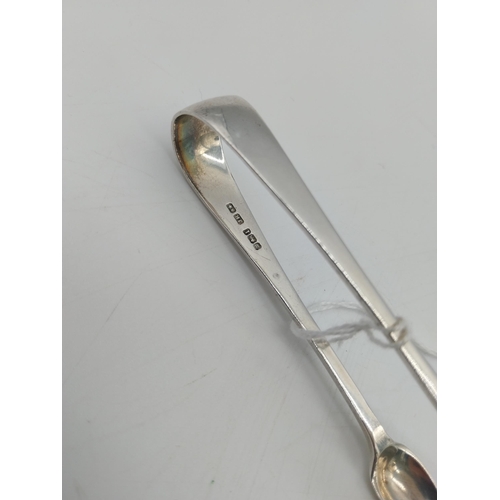 1012 - English silver sugar tongs. Hallmarked in Sheffield. 1903 - 04. Maker: Joseph Rodgers & Sons { subse... 